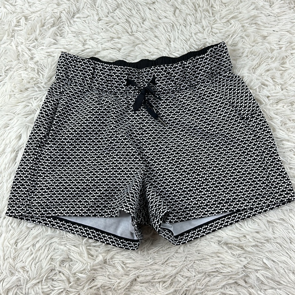 Lululemon On The Fly Short *2.5" Monochromic Black